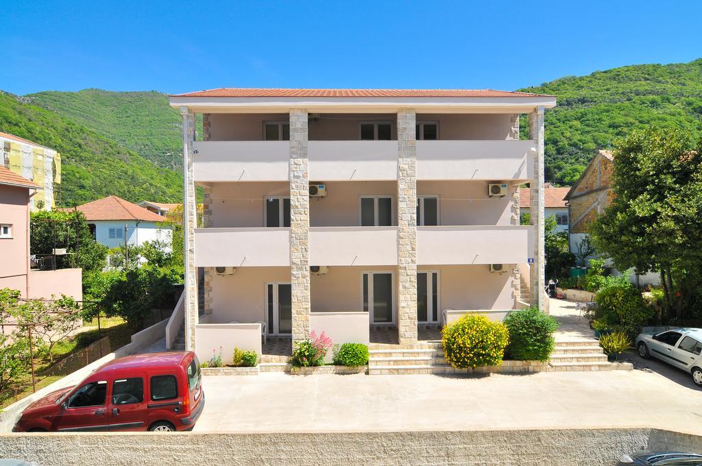 Apartments Samardzic ティヴァト エクステリア 写真