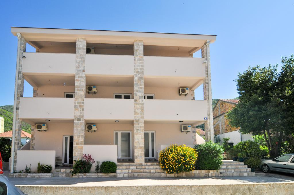 Apartments Samardzic ティヴァト エクステリア 写真