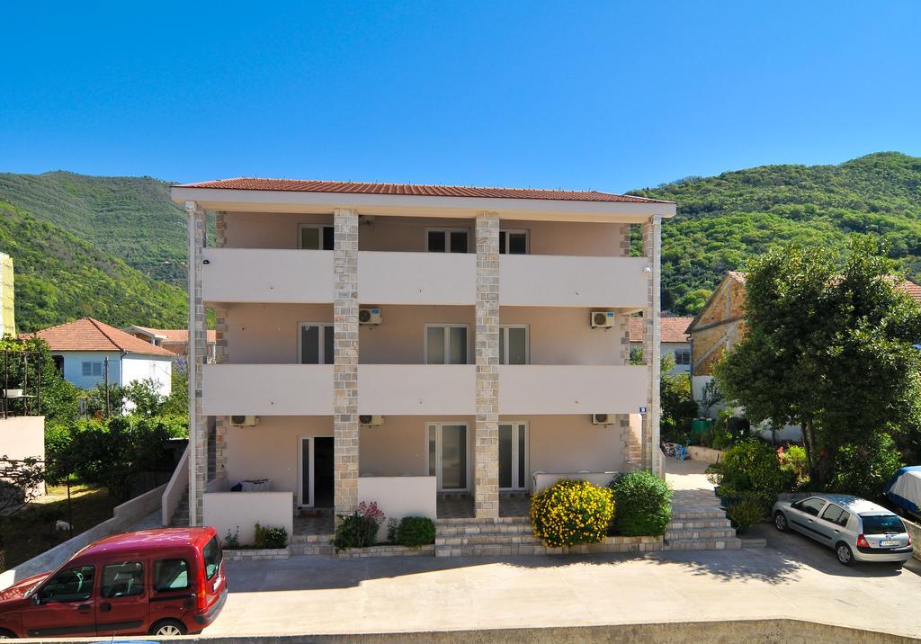 Apartments Samardzic ティヴァト エクステリア 写真