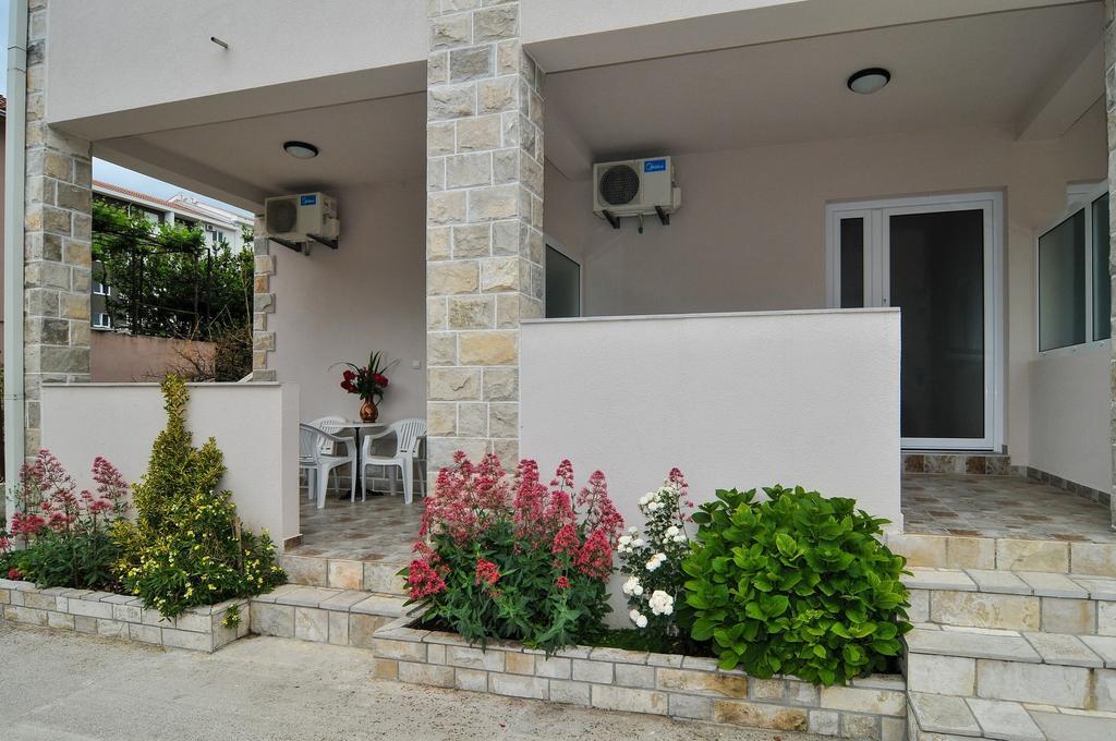Apartments Samardzic ティヴァト エクステリア 写真