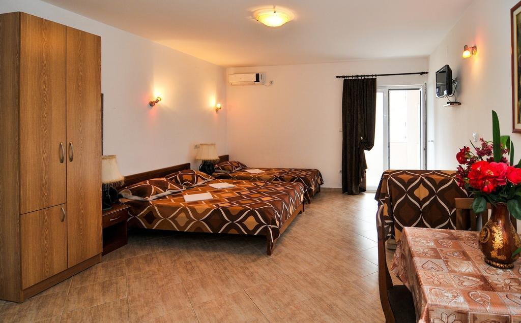 Apartments Samardzic ティヴァト エクステリア 写真